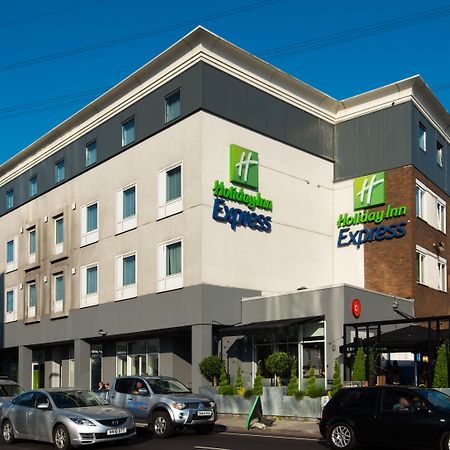 Holiday Inn Express London-Wimbledon-South, An Ihg Hotel Exterior photo