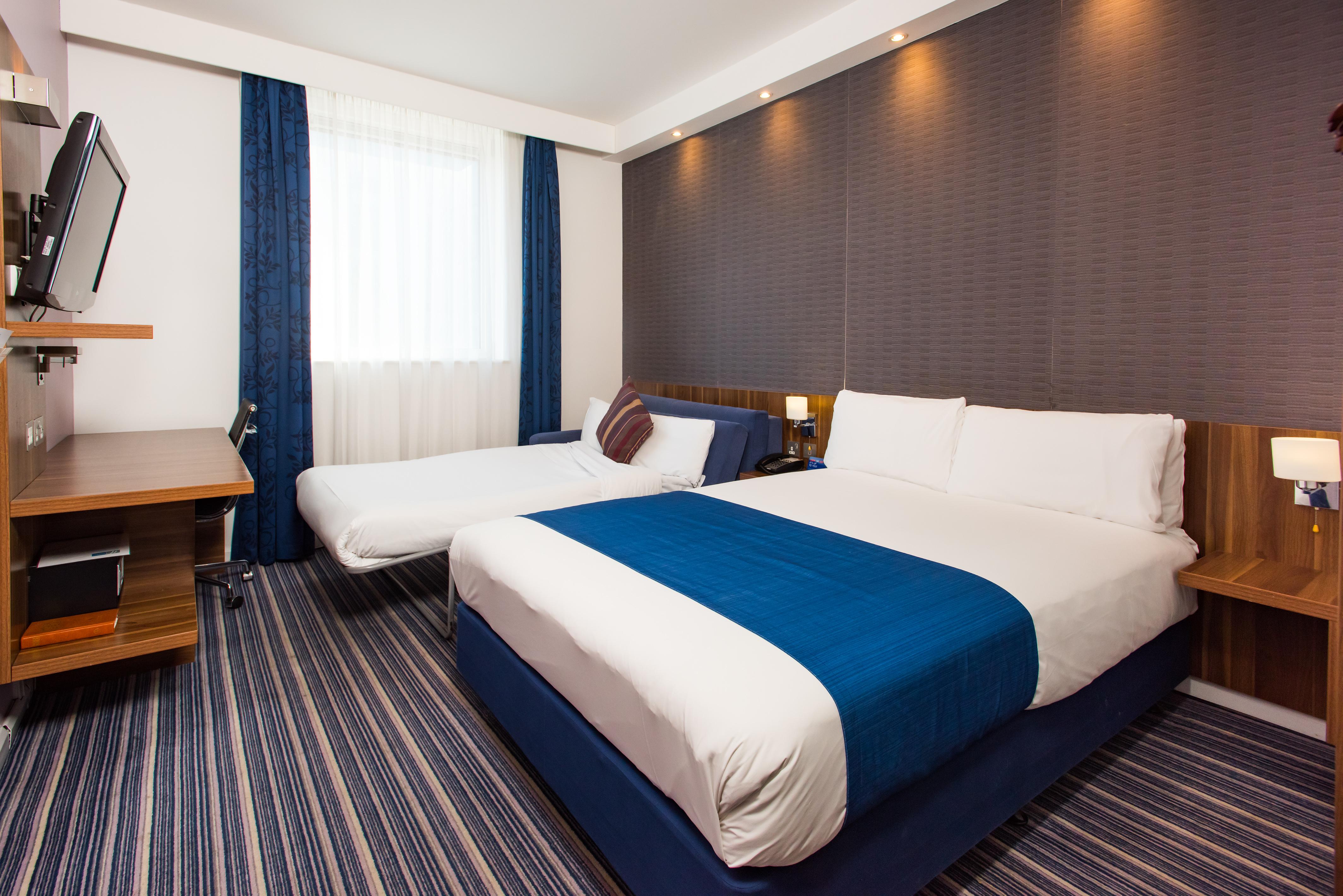 Holiday Inn Express London-Wimbledon-South, An Ihg Hotel Exterior photo