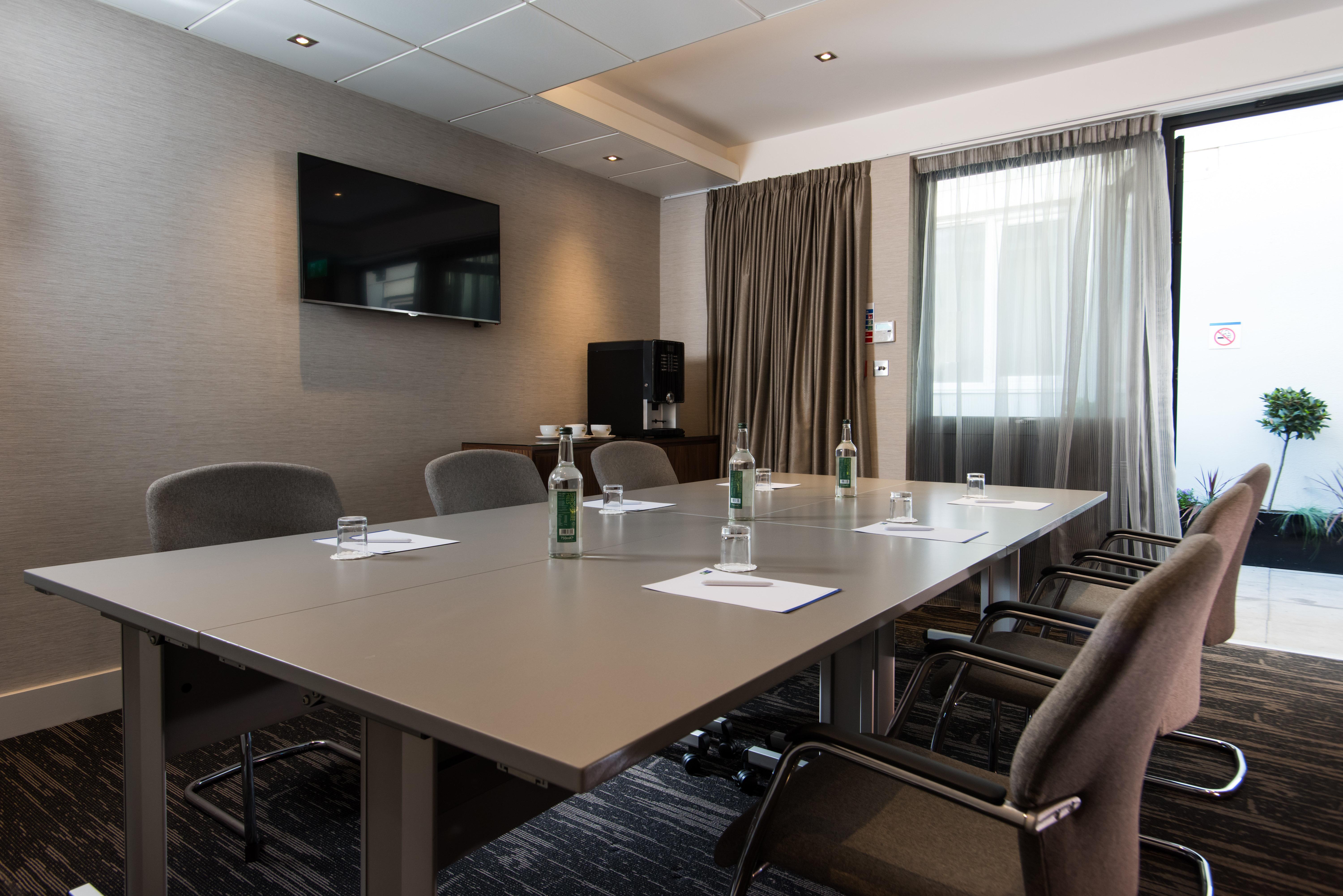 Holiday Inn Express London-Wimbledon-South, An Ihg Hotel Exterior photo