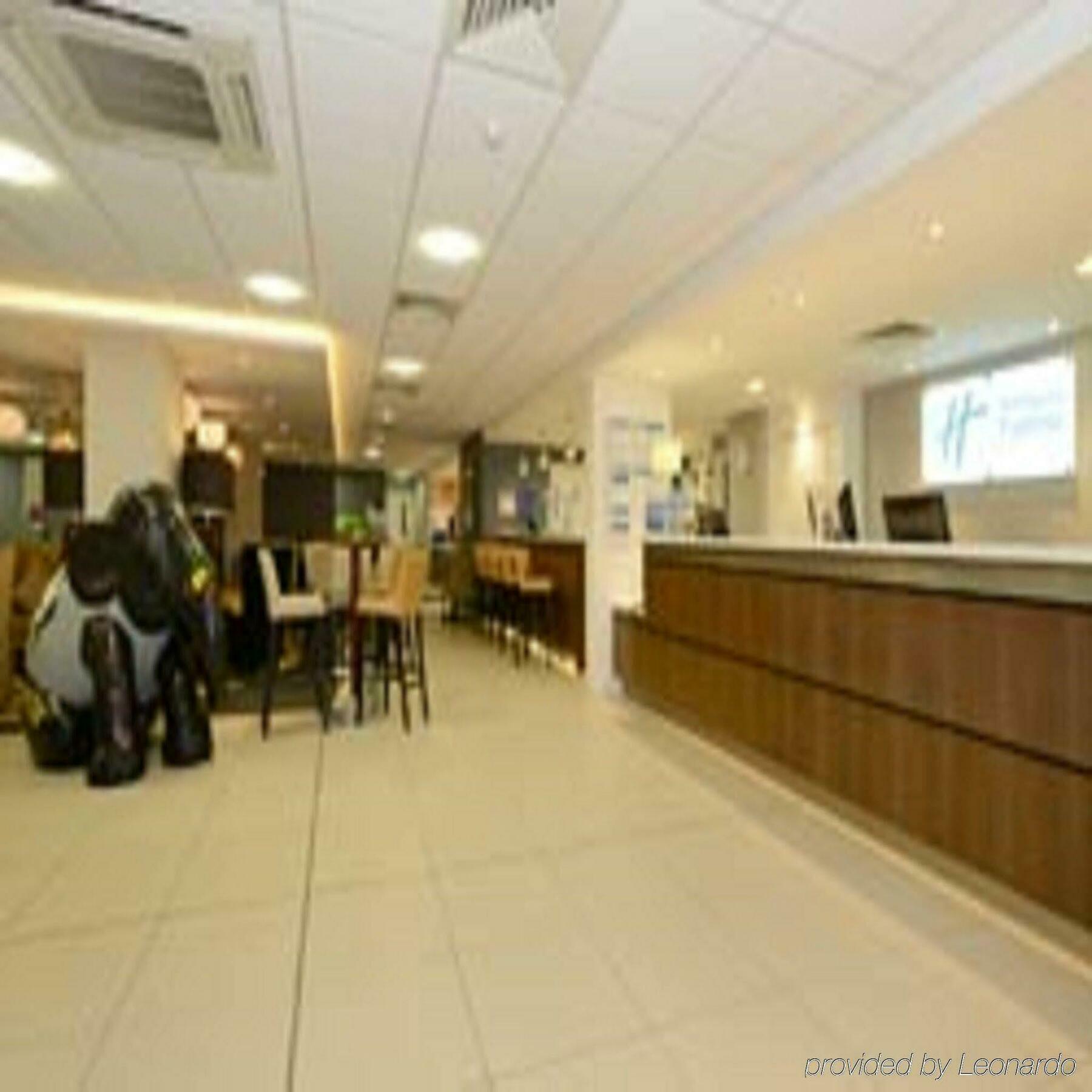 Holiday Inn Express London-Wimbledon-South, An Ihg Hotel Exterior photo